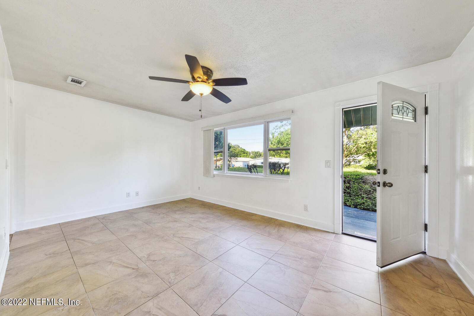3220 Sandhurst Road East Jacksonville, FL 32277 - Photo 5 of 24 Living Room