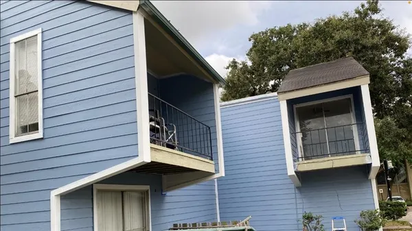 a view of a house front of house