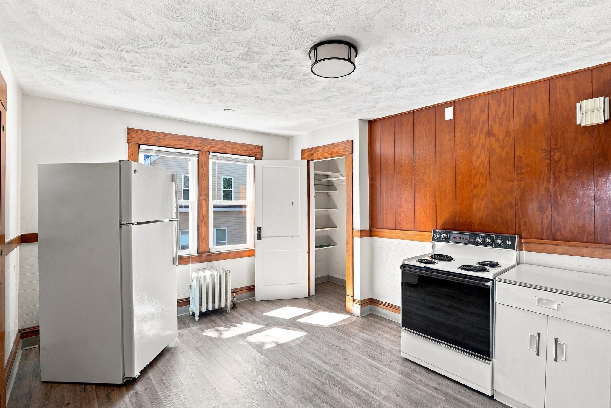 39 Bell Street Chicopee, MA 01013 - Photo 6 of 38 Gallery Image 6