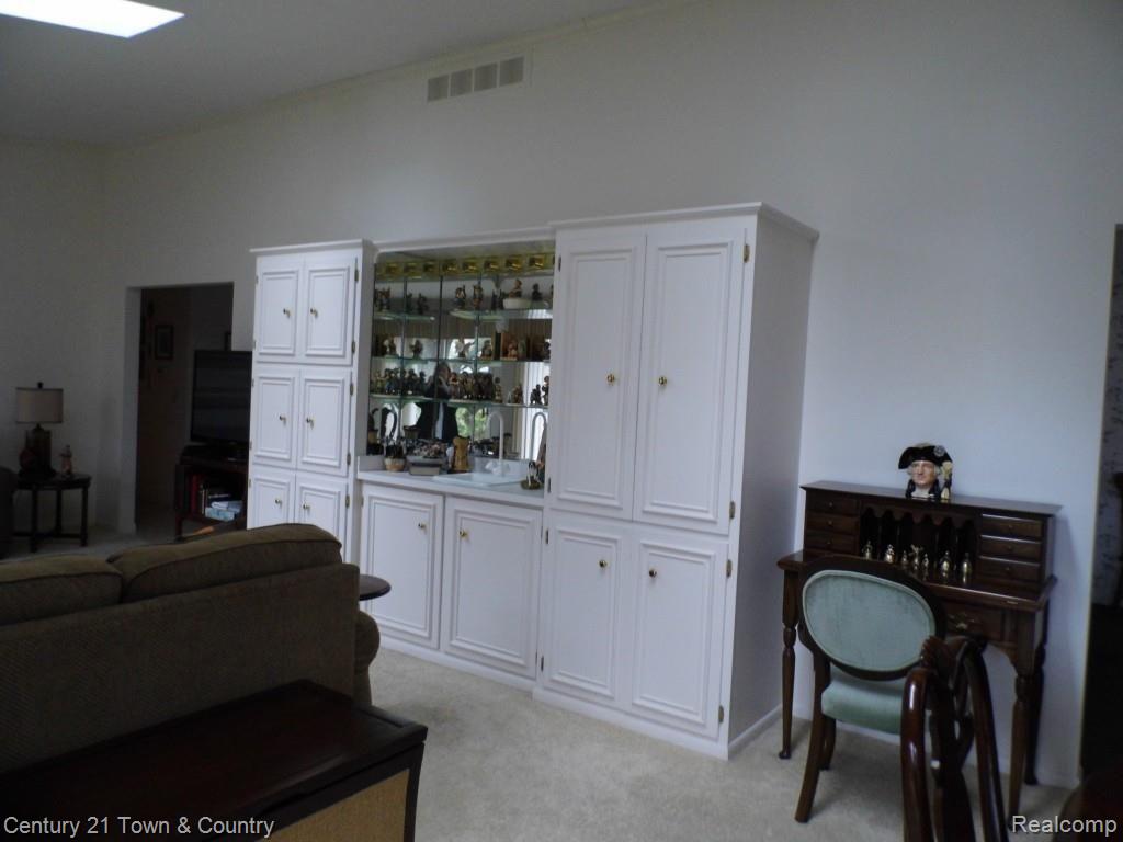 650 Vernier Road Grosse Pointe, MI 48236 - Photo 5 of 16