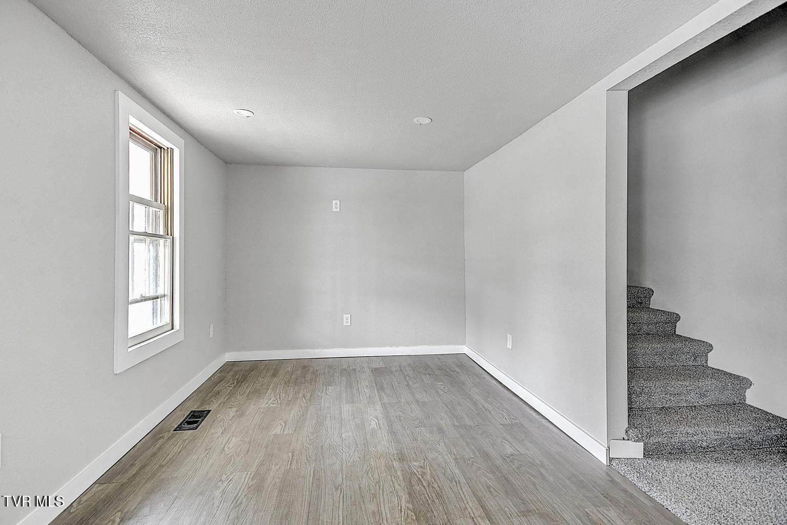 1571 Granby Road, Unit 1 Kingsport, TN 37660 - Photo 4 of 9 Granby8