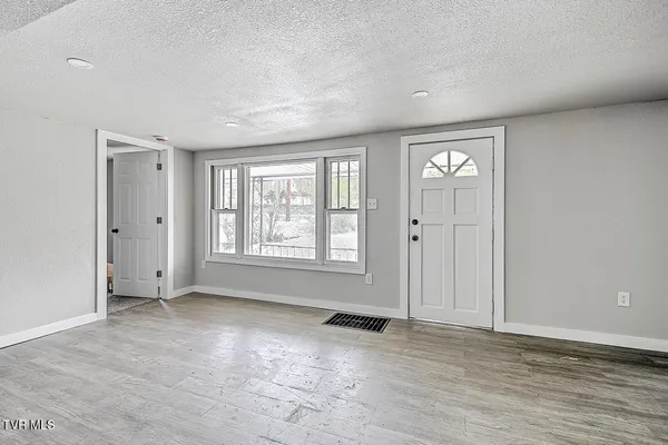 $2,400 | 1571 Granby Road, Unit 1, Kingsport, TN 37660