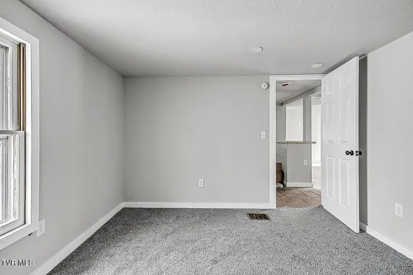 $2,400 | 1571 Granby Road, Unit 1, Kingsport, TN 37660