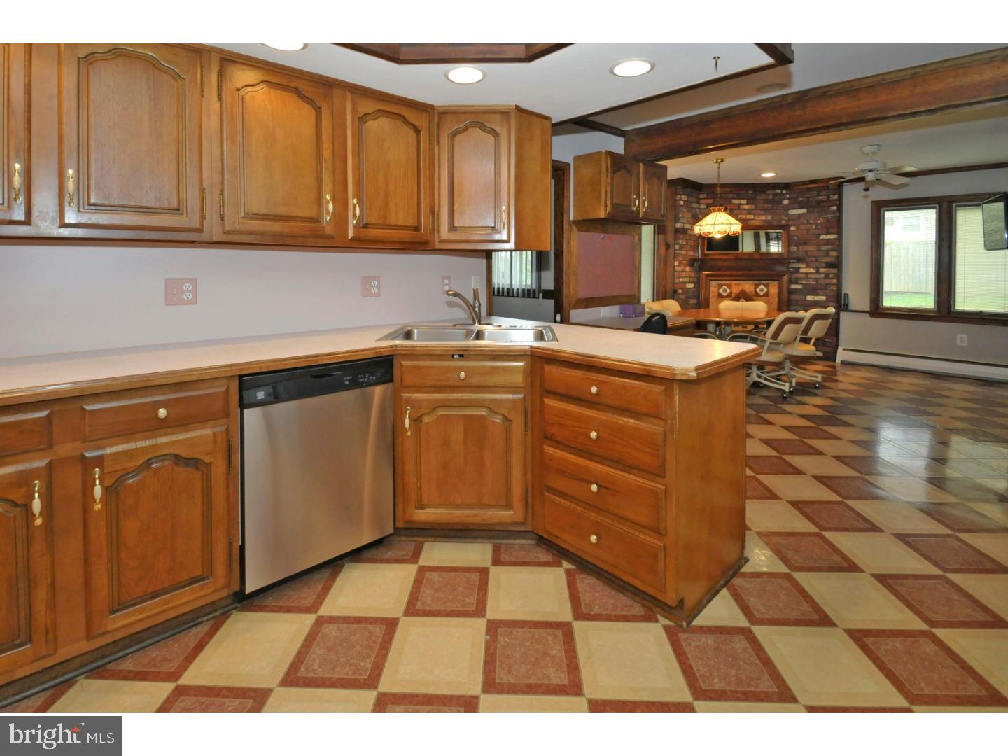 378 Andrew Road Huntingdon Valley, PA 19006 - Photo 10 of 25 Kitchen