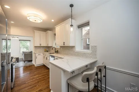 $1,100,000 | 6946 Pershing Avenue, University City, MO 63130