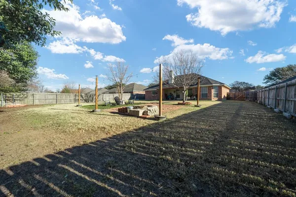 a view of yard with green space