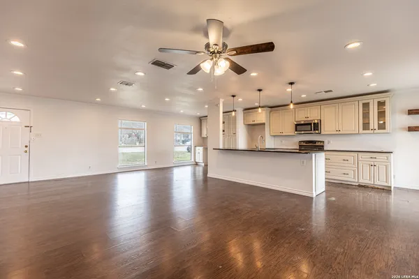 $1,550 | 5434 Mountain Vista Drive, San Antonio, TX 78247