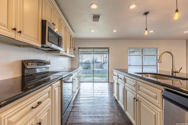 $1,550 | 5434 Mountain Vista Drive, San Antonio, TX 78247