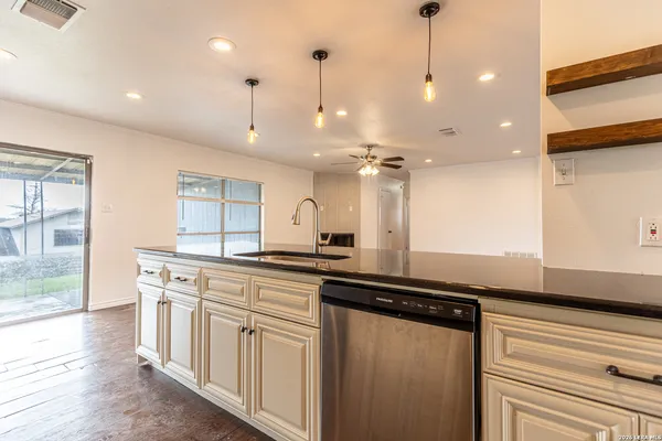 $1,550 | 5434 Mountain Vista Drive, San Antonio, TX 78247