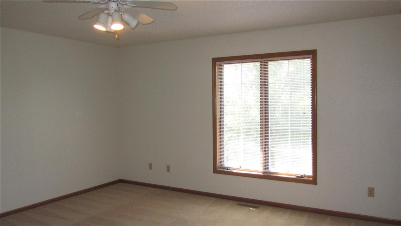 1829 Earl Road Iowa City, IA 52246 - Photo 11 of 22 Gallery Image 11
