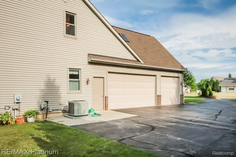 2813 Black Eagle Ridge Howell, MI 48843 - Photo 52 of 61 059-2987345-small.jpg