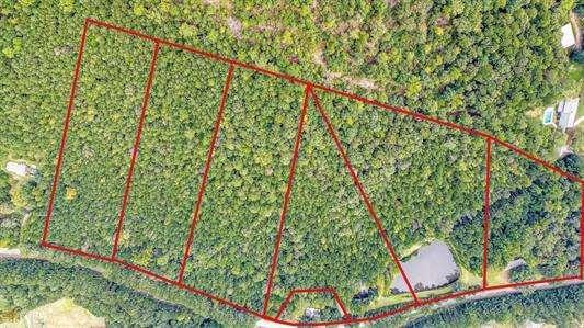 a view of an outdoor space and a yard