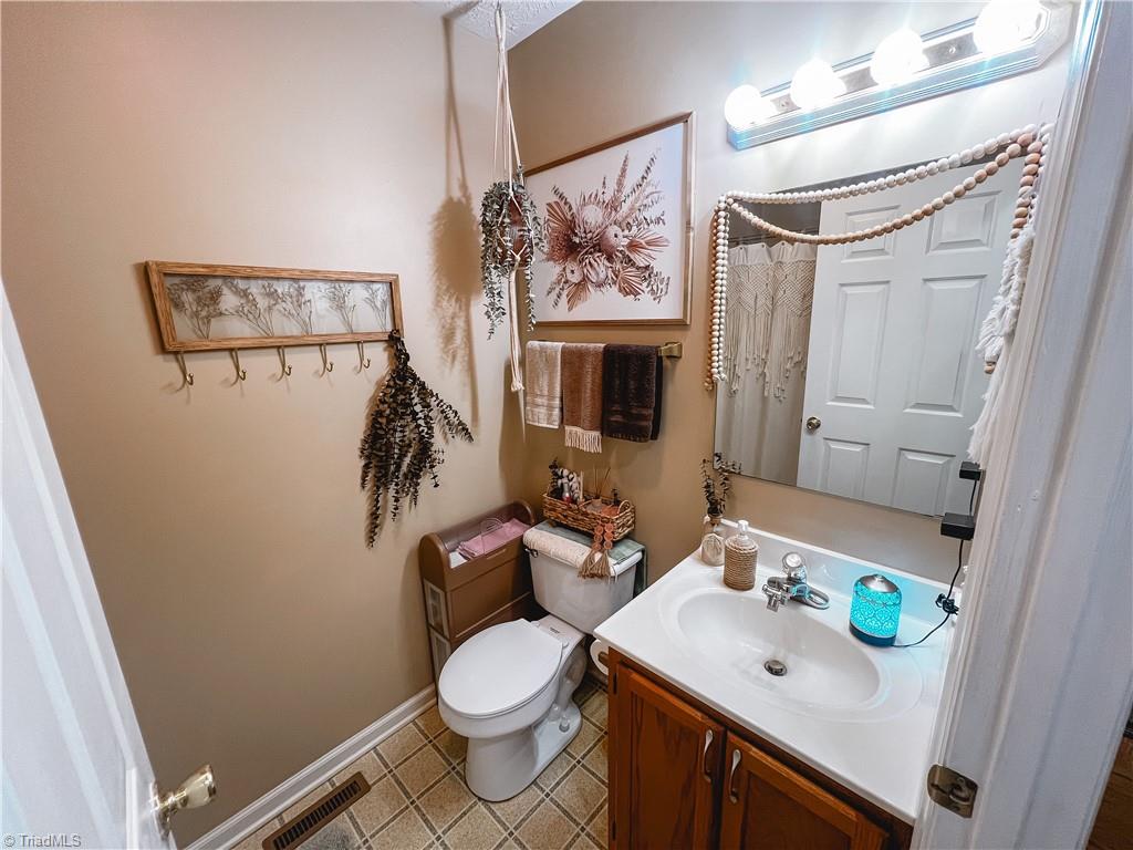 146 South Bridgewater Road Mount Airy, NC 27030 - Photo 23 of 31