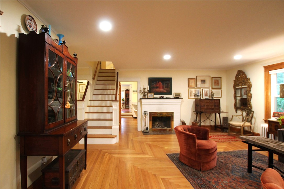 246 Washington Road Barrington, RI 02806 - Photo 7 of 34