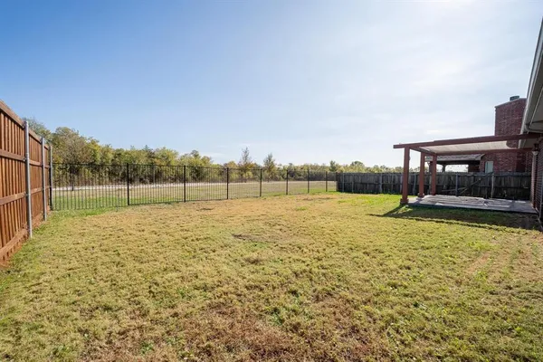 a view of a yard