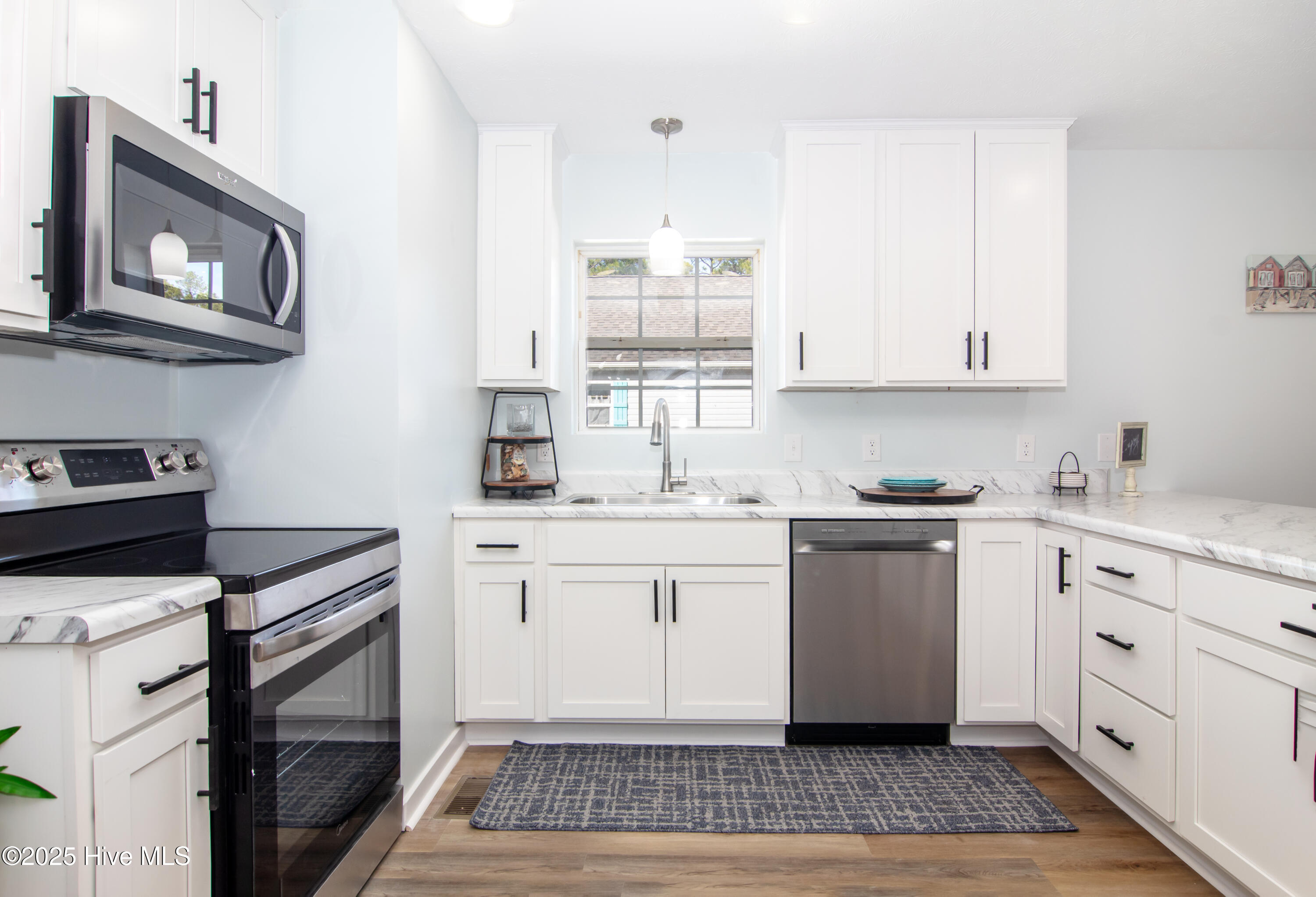 321 Hickory Road Southport, NC 28461 - Photo 2 of 36 Kitchen