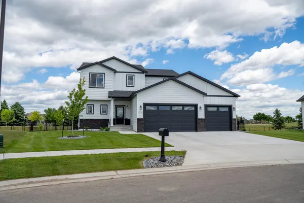 $625,000 | 4744 Hampton Loop South, Moorhead, MN 56560