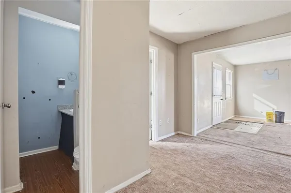 $275,000 | 28414 South State Route, Harrisonville, MO 64701