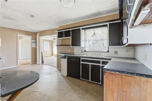 $275,000 | 28414 South State Route, Harrisonville, MO 64701
