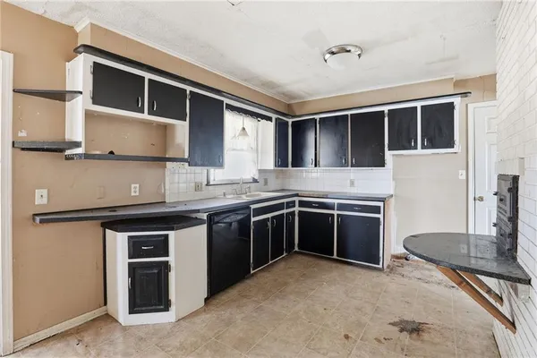 $275,000 | 28414 South State Route, Harrisonville, MO 64701