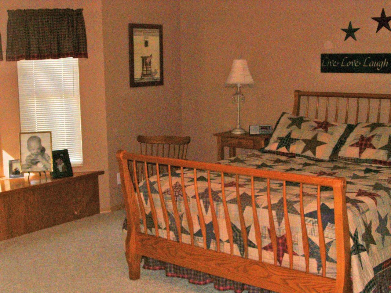 2510 Maple Grove Road Sunnyside, WA 98944 - Photo 8 of 9 a bed room with furniture and window