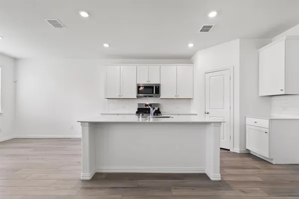 $2,470 | 952 Dustwood Drive, Fort Worth, TX 76052