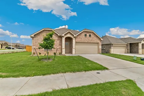 $2,470 | 952 Dustwood Drive, Fort Worth, TX 76052