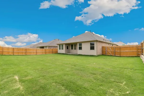 $2,470 | 952 Dustwood Drive, Fort Worth, TX 76052