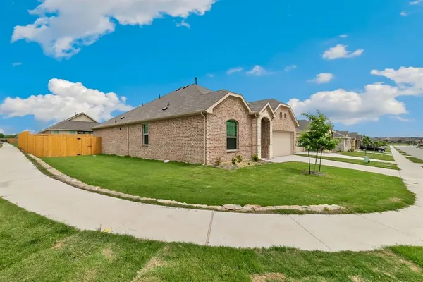 $2,470 | 952 Dustwood Drive, Fort Worth, TX 76052