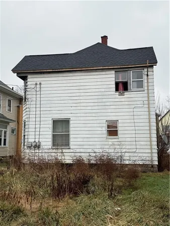 a front view of house with yard