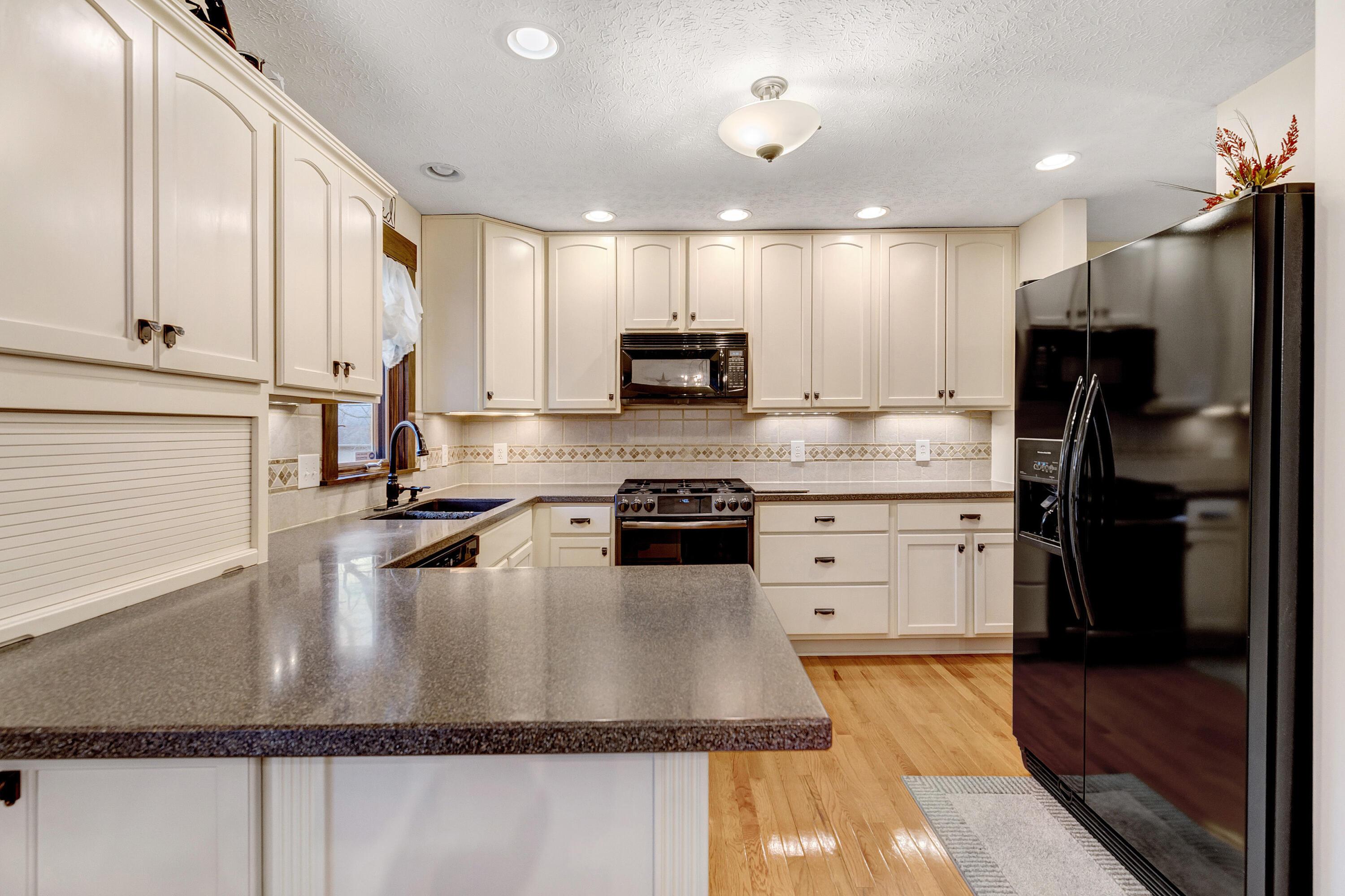 6186 Feder Road Columbus, OH 43228 - Photo 16 of 53 Kitchen