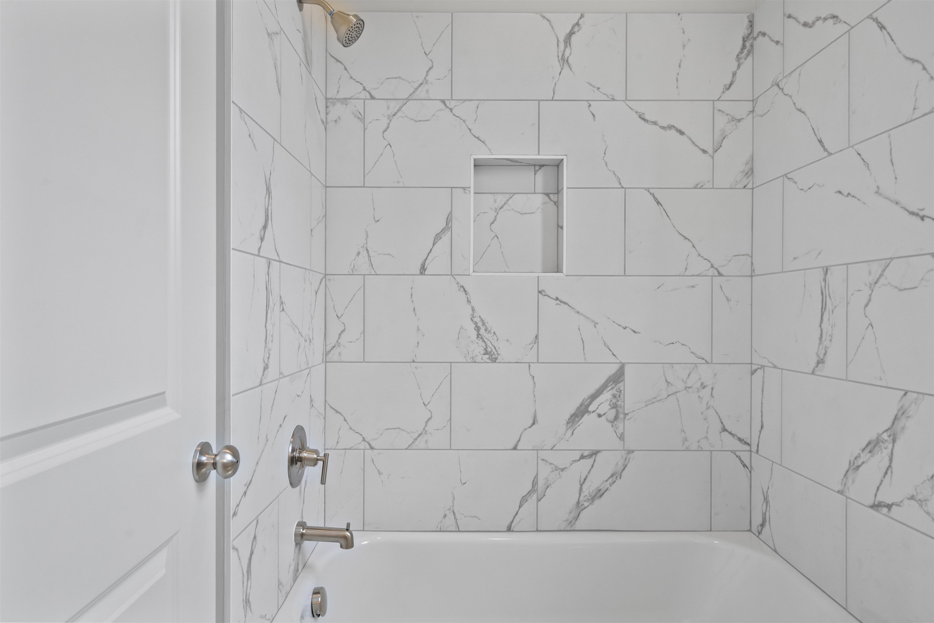 877 Ufton Alley Collierville, TN 38017 - Photo 23 of 36 a bathroom with a bathtub