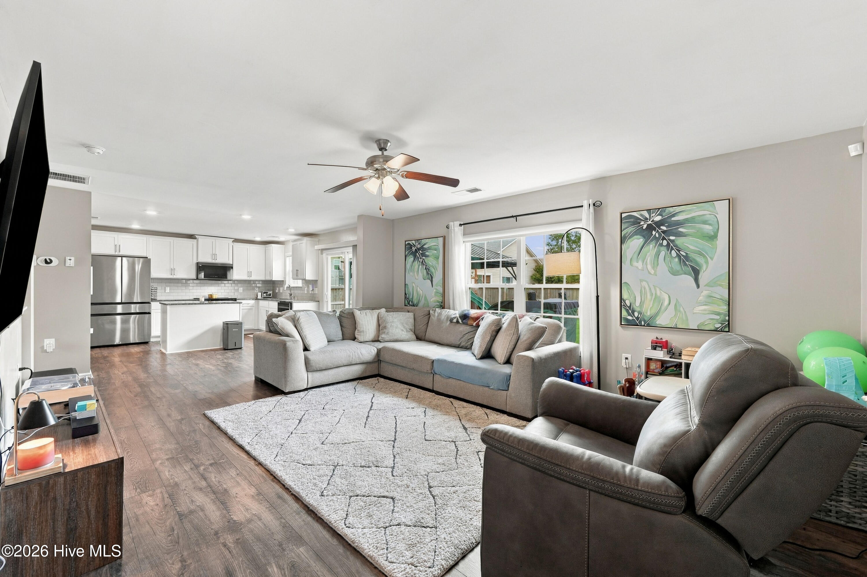 414 Frida Road New Bern, NC 28560 - Photo 20 of 54 Living Room