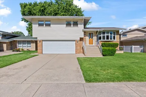 $399,900 | 10328 Long Avenue, Oak Lawn, IL 60453