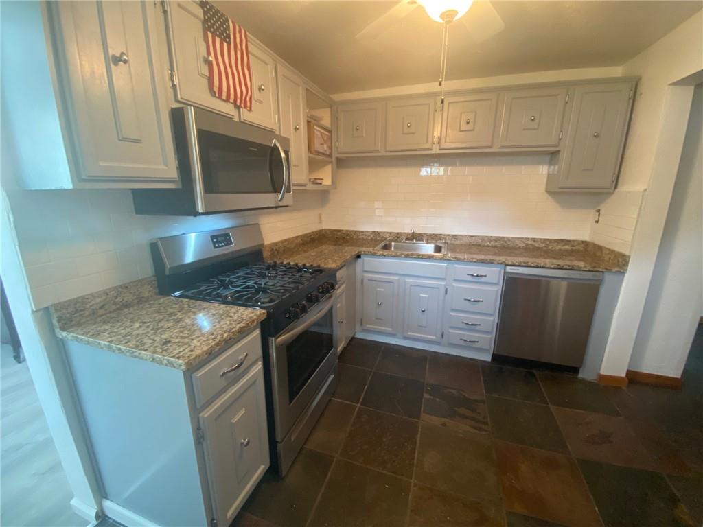 535 Hamil Road Verona, PA 15147 - Photo 11 of 24 Gallery Image 11