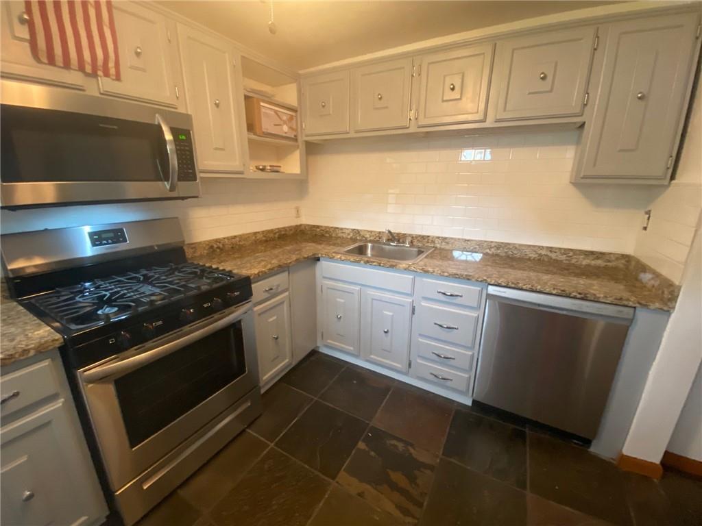 535 Hamil Road Verona, PA 15147 - Photo 12 of 24 Gallery Image 12