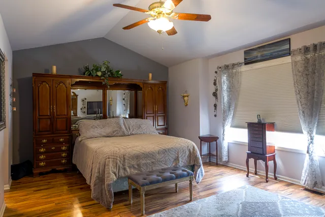 $369,900 | 1408 Welland Court, Roselle, IL 60172