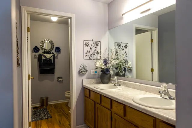 $369,900 | 1408 Welland Court, Roselle, IL 60172