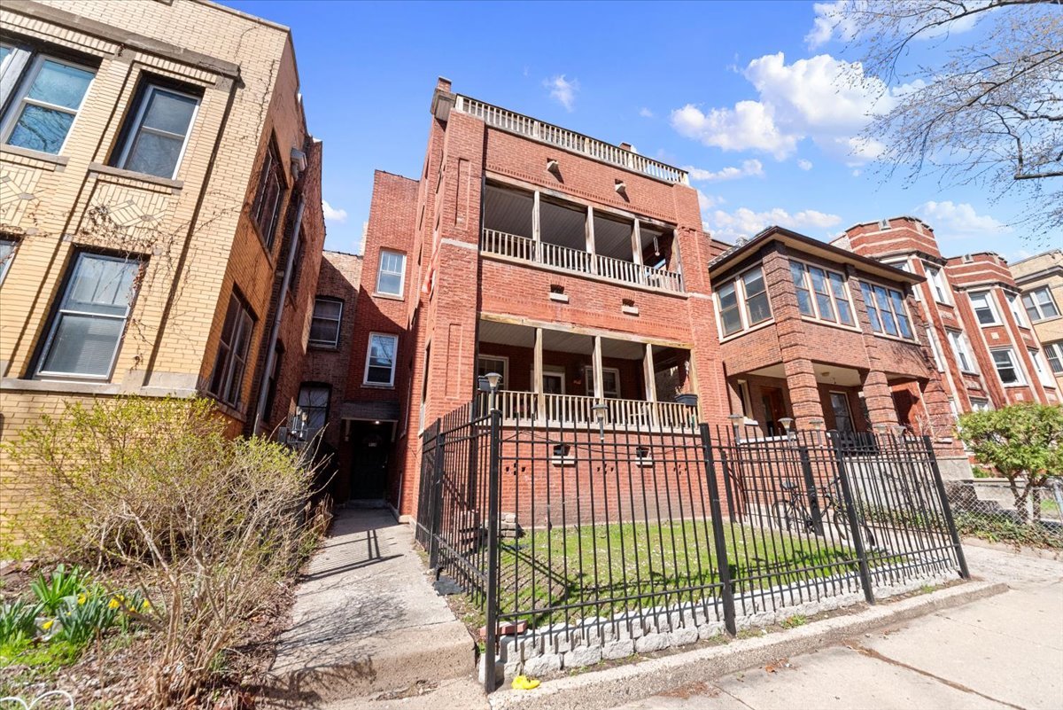 910 West Gunnison Street, Unit 1 Chicago, IL 60640 - Photo 1 of 17