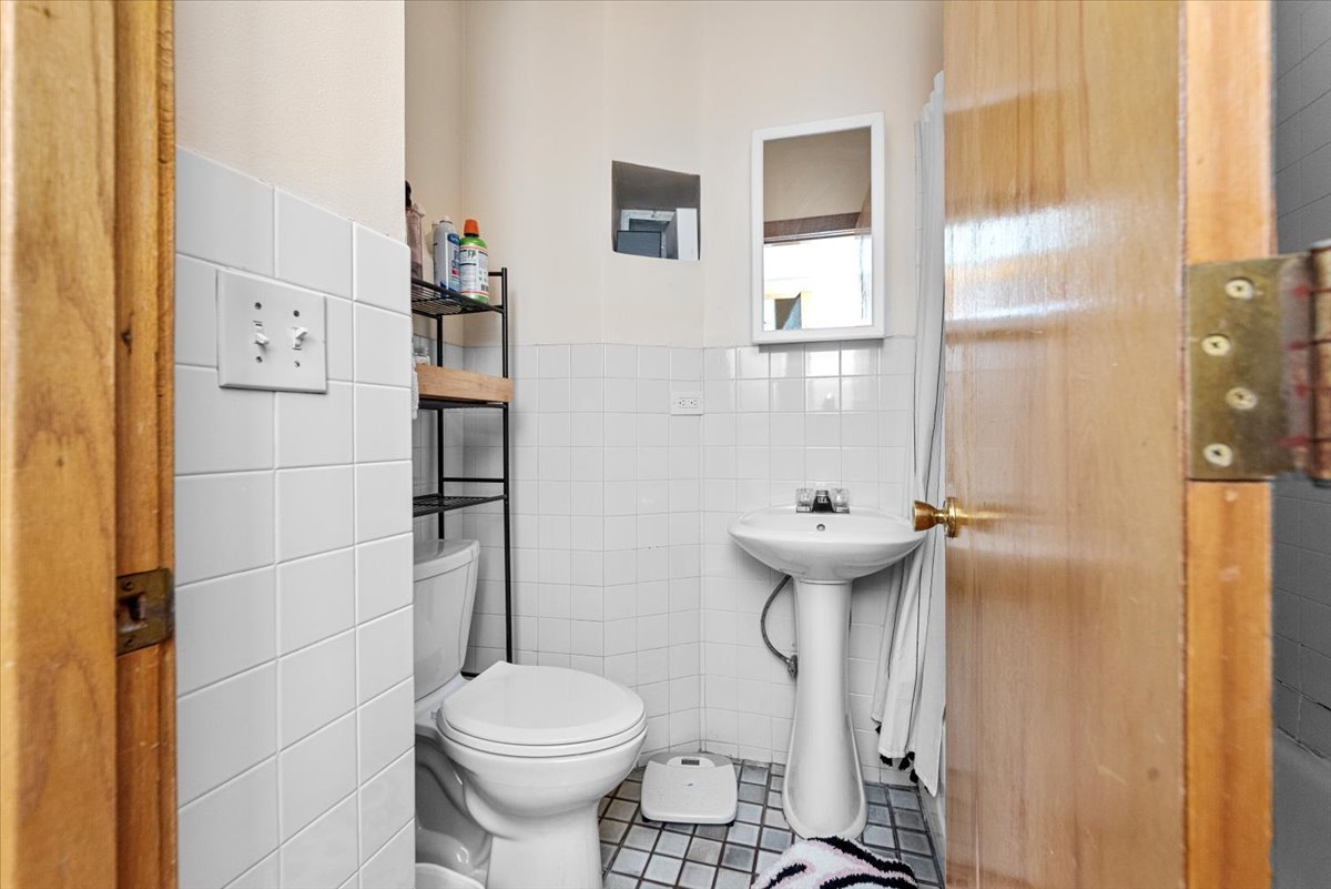 910 West Gunnison Street, Unit 1 Chicago, IL 60640 - Photo 6 of 17