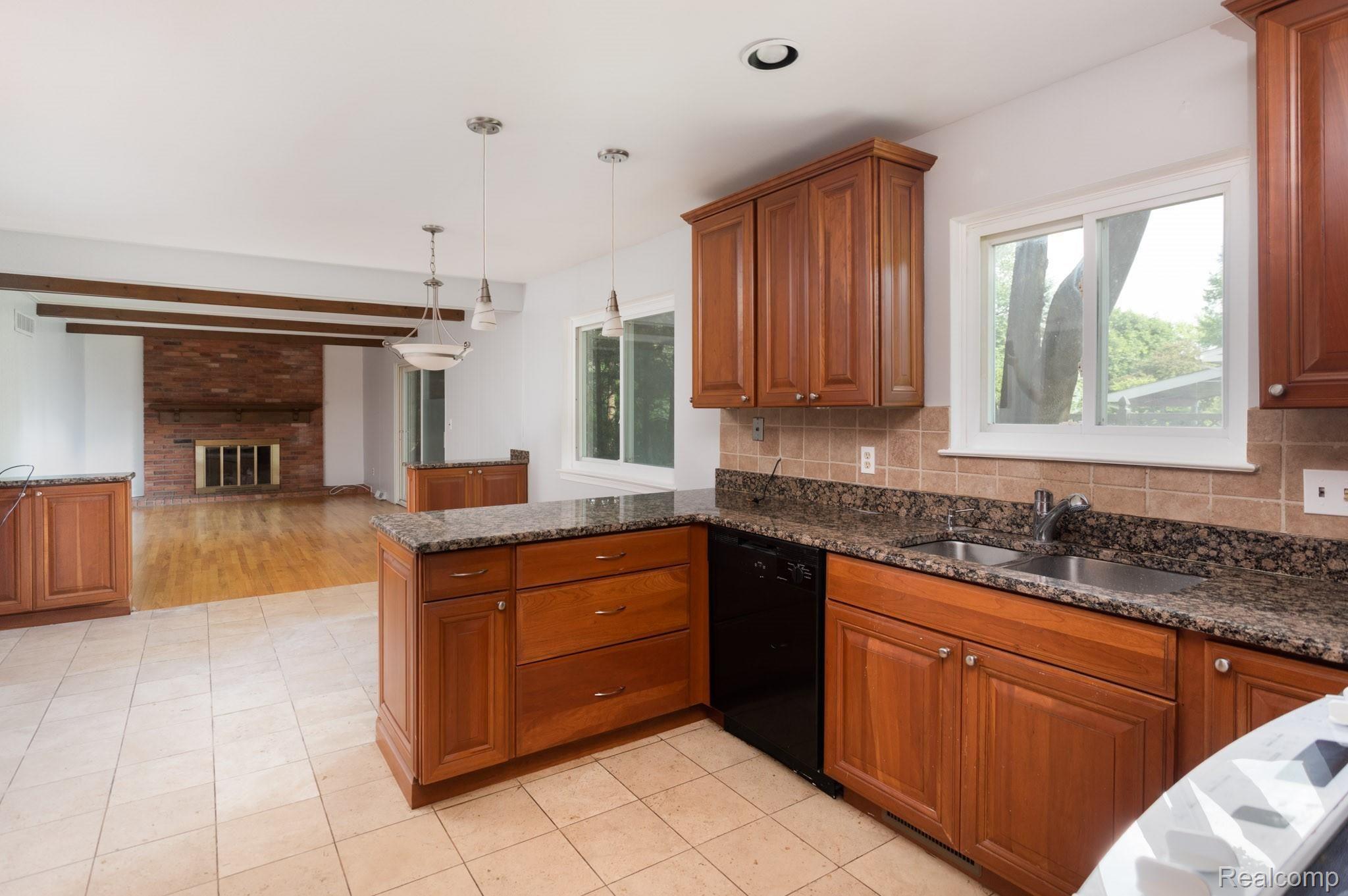1060 Alter Road Bloomfield Hills, MI 48304 - Photo 6 of 23 9.jpg