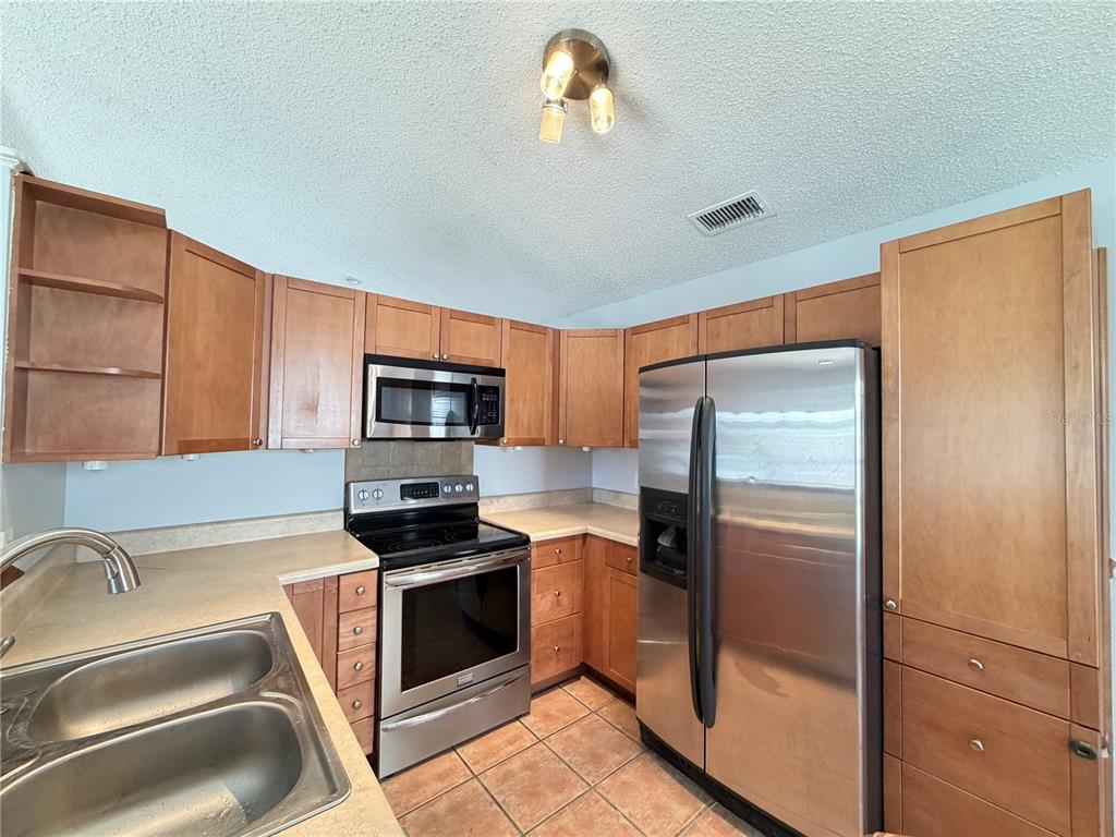 9923 Castleton Street Orlando, FL 32817 - Photo 5 of 27