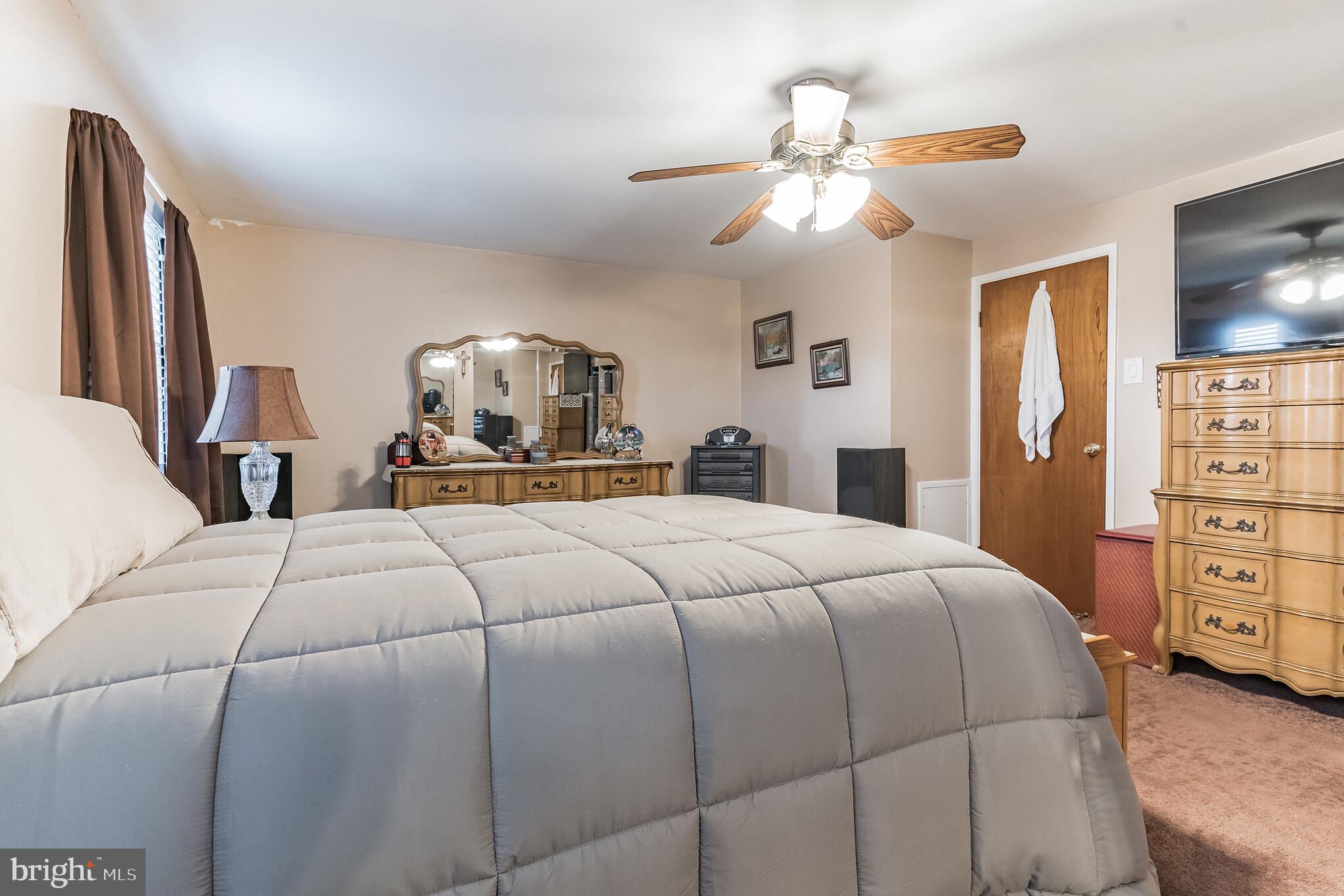 12610 Richton Road Philadelphia, PA 19154 - Photo 14 of 24 Gallery Image 14