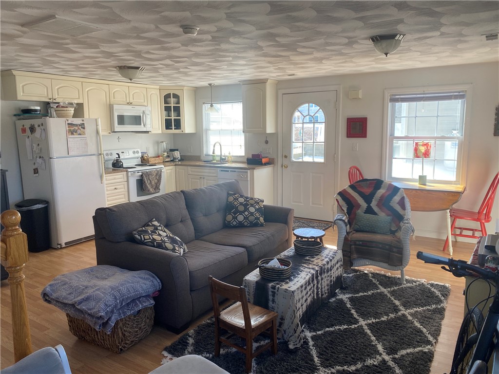 1314 Ocean Road Narragansett, RI 02882 - Photo 4 of 13 Gallery Image 4