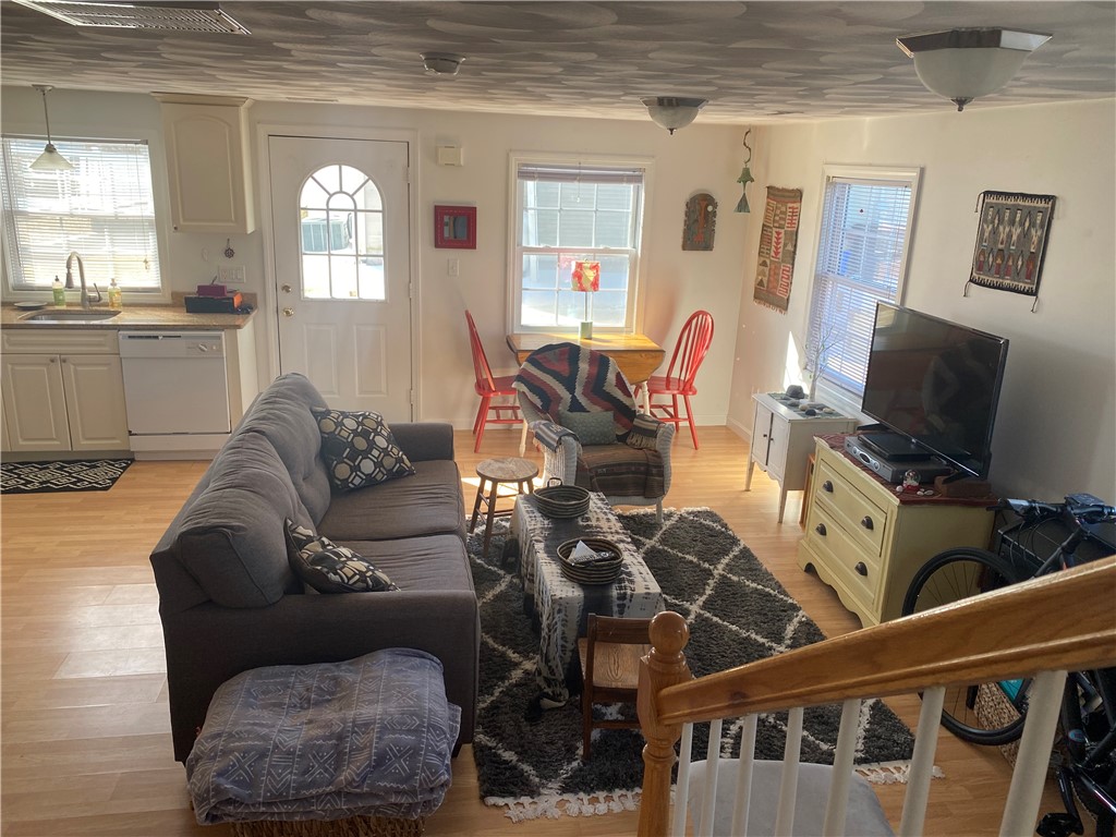 1314 Ocean Road Narragansett, RI 02882 - Photo 5 of 13 Gallery Image 5