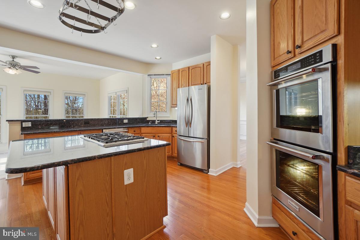 6 Hackett Court Poolesville, MD 20837 - Photo 11 of 53 Kitchen