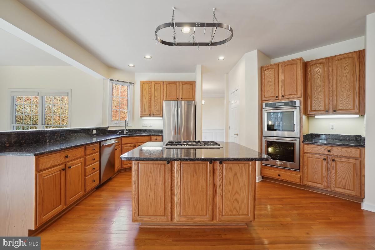6 Hackett Court Poolesville, MD 20837 - Photo 12 of 53 Kitchen