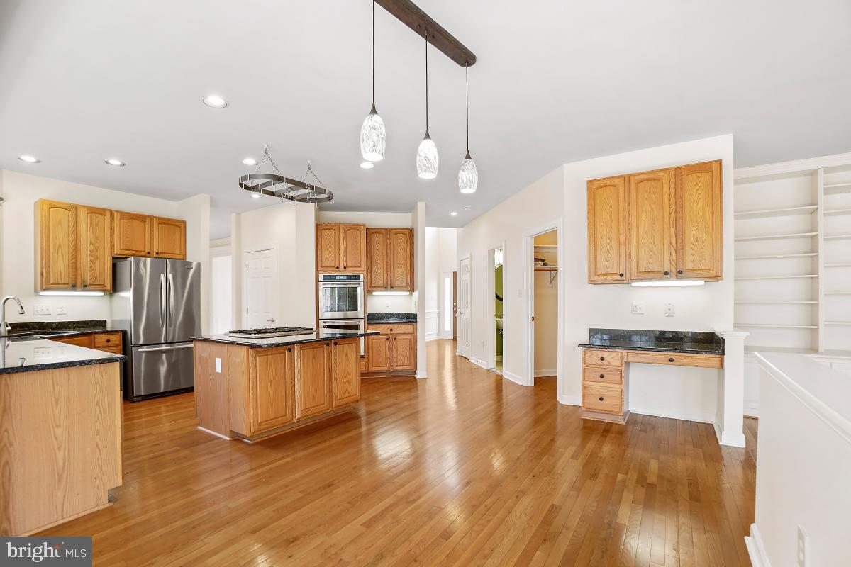 6 Hackett Court Poolesville, MD 20837 - Photo 13 of 53 Eat-In Kitchen Area