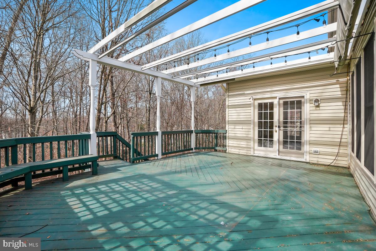 6 Hackett Court Poolesville, MD 20837 - Photo 17 of 53 Exterior Rear Deck