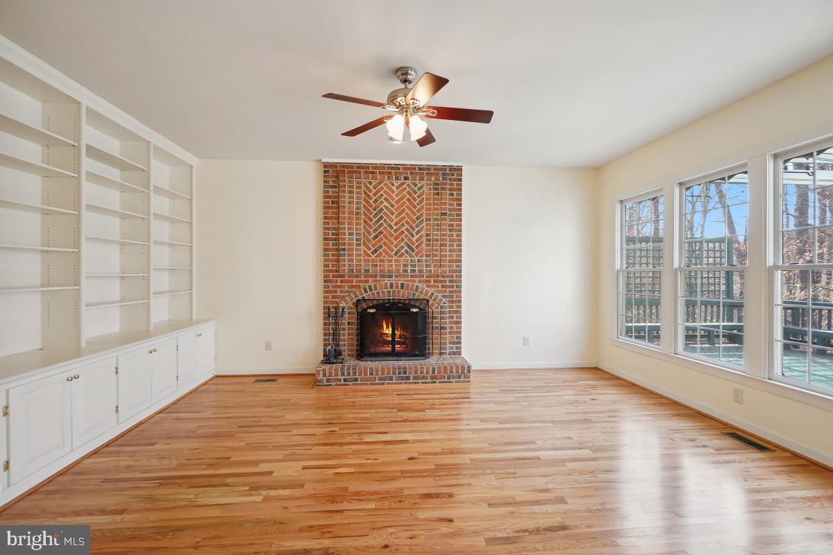 6 Hackett Court Poolesville, MD 20837 - Photo 19 of 53 Family Room